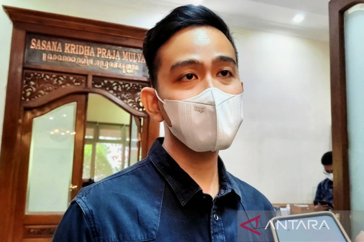 Gibran akan beri sanksi tegas juru parkir nakal