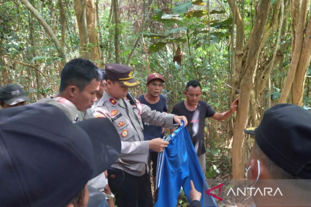 Polisi evakuasi kerangka manusia temuan warga di Kota Kendari