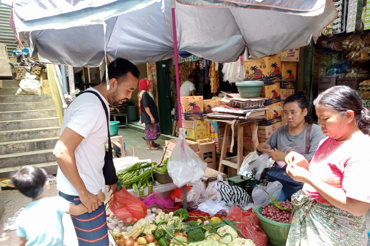 Harga bahan pokok di Mataram stabil