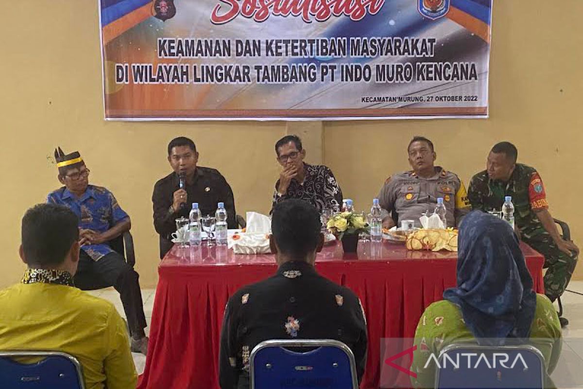 Warga dilarang masuk ke lokasi tambang aktif PT IMK