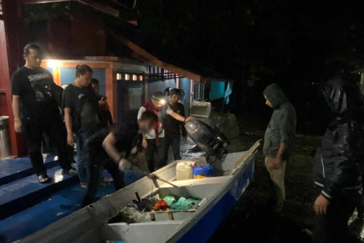 Polisi cari pengemudi kapal bawa 32 Kg sabu setelah terjun ke laut