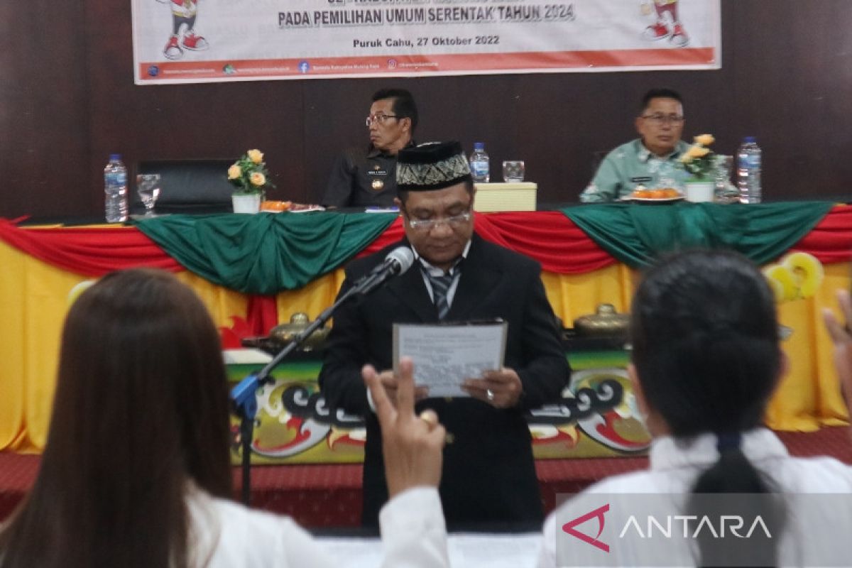 Bupati Murung Raya minta panwaslu kecamatan bersiap hadapi Pemilu 2024