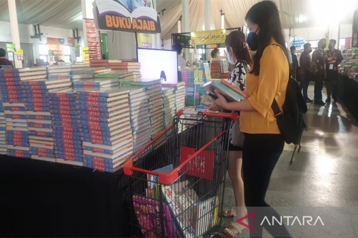 Sumpah Pemuda, Bazar buku Big Bad Wolf Books Semarang dibuka