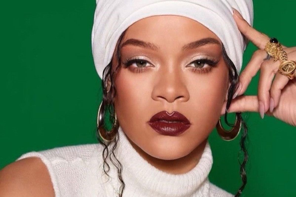 Rihanna luncurkan lagu 'Lift Me Up'