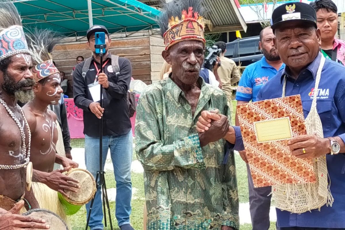 Bupati Awoitauw: Balai adat merupakan simbol kebangkitan masyarakat