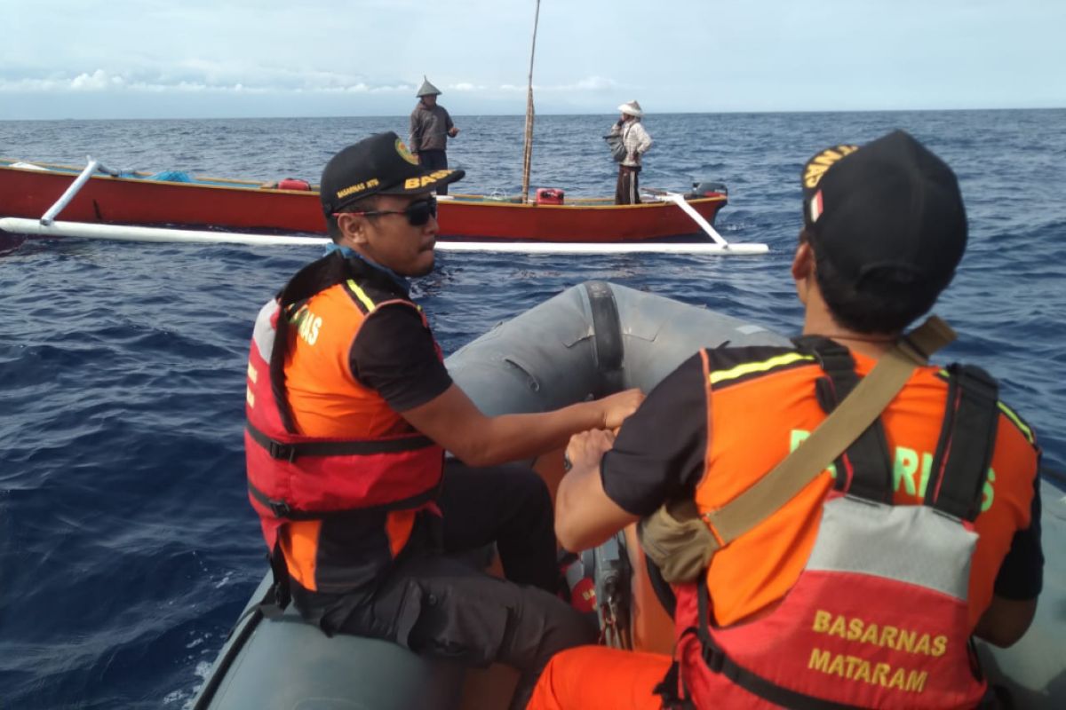 Tim SAR melakukan pencarian nelayan hilang di Lombok Utara