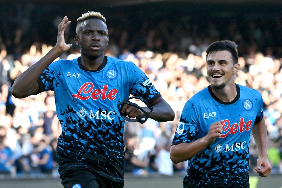 Napoli kokoh di puncak klasemen