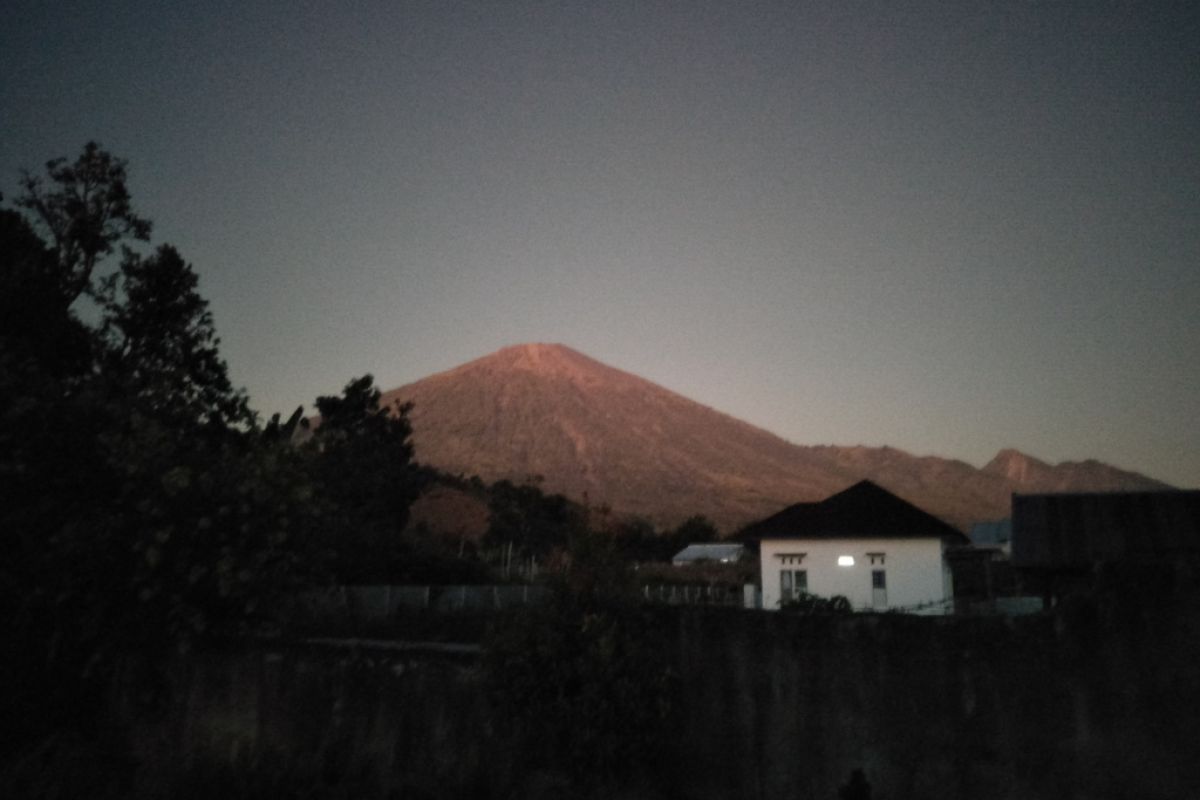 Kawasan hutan di Taman Nasional Gunung Rinjani dikabarkan terbakar