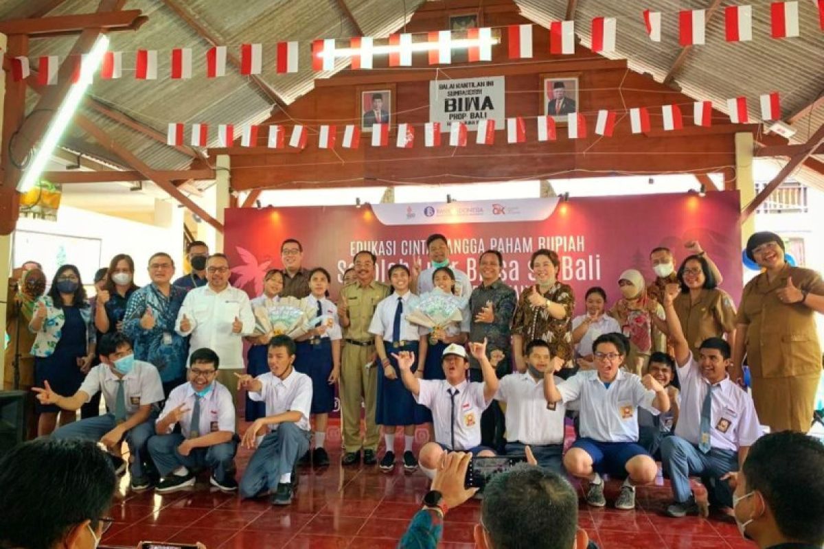 Bank Indonesia Bali edukasi bangga rupiah pada ratusan siswa SLB