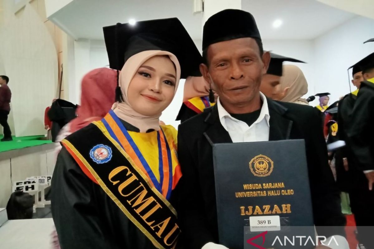 Riska anak nelayan wisudawan terbaik UHO patahkan prinsip kampung halaman