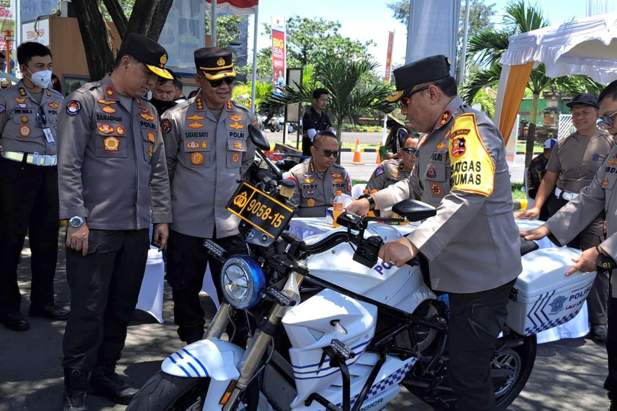 Kadiv Humas Polri cek kesiapan kendaraan listrik pengamanan G20