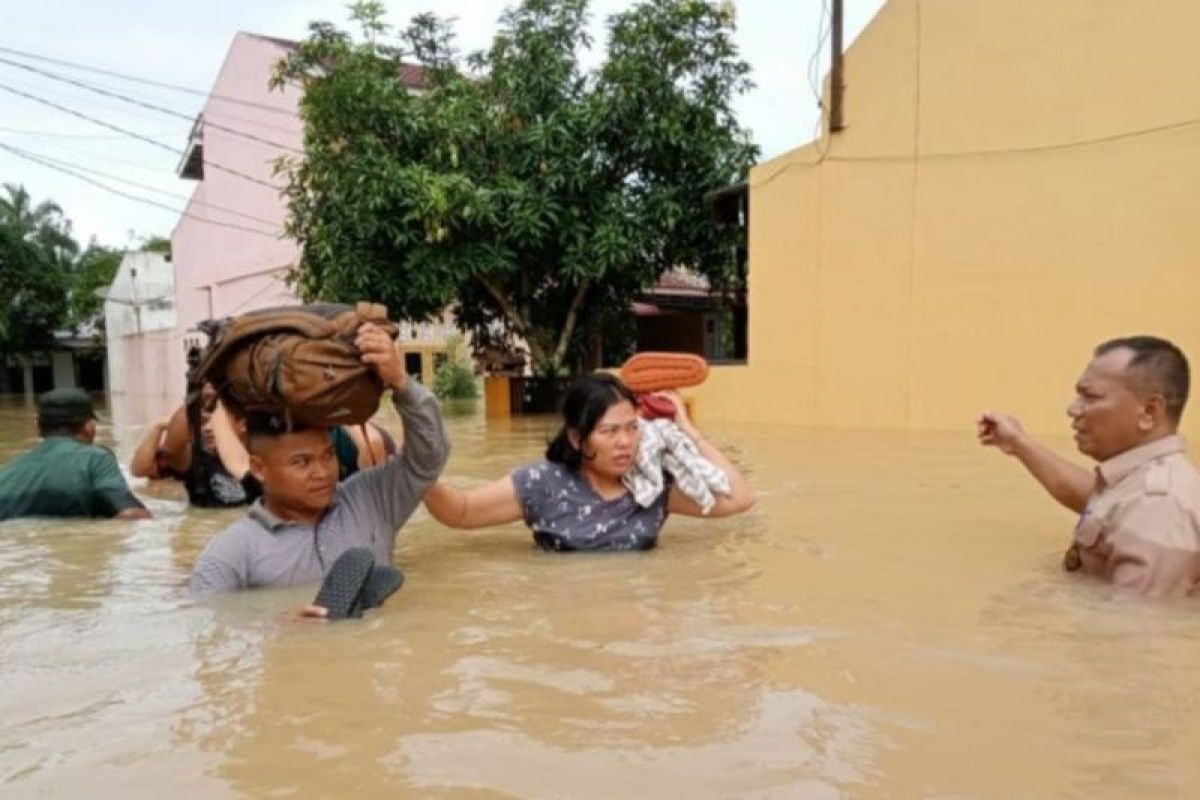 Ribuan rumah di Labuhan Batu Utara Sumut terendam banjir