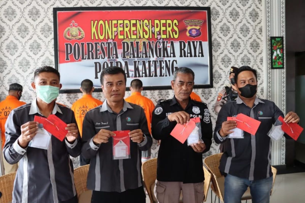 Lima pengedar sabu di Palangka Raya ditangkap salah satunya oknum PNS