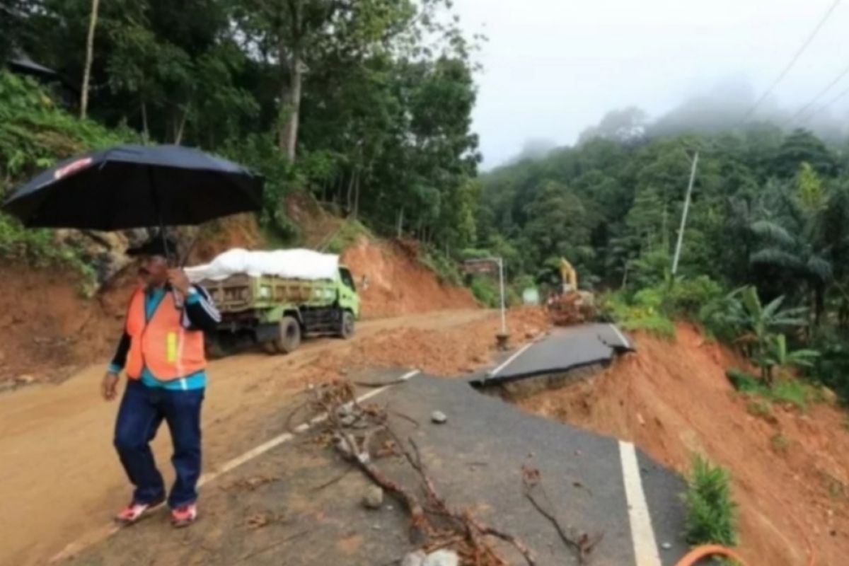 BMKG sebut empat kabupaten di NTT berstatus awas curah hujan tinggi