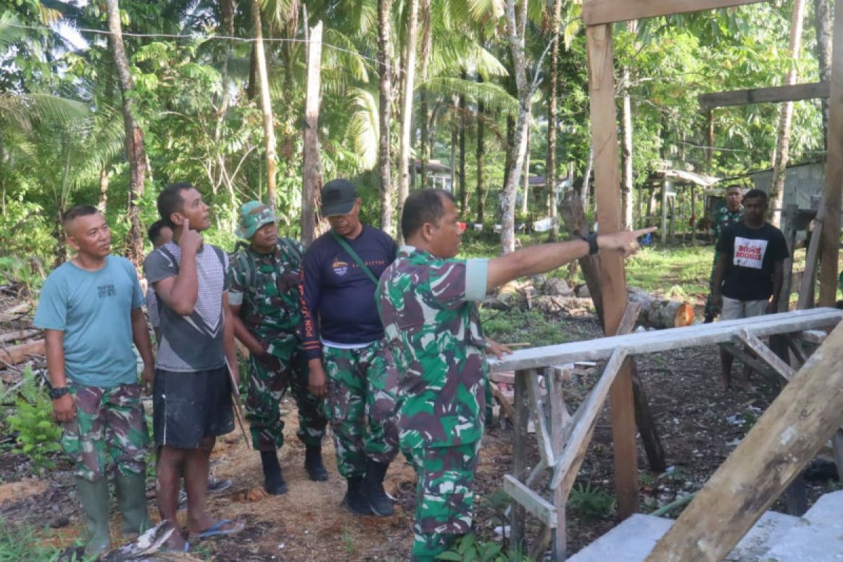 Dansatgas TMMD Kodim 1708/BN mengecek lokasi pengerjaan fisik