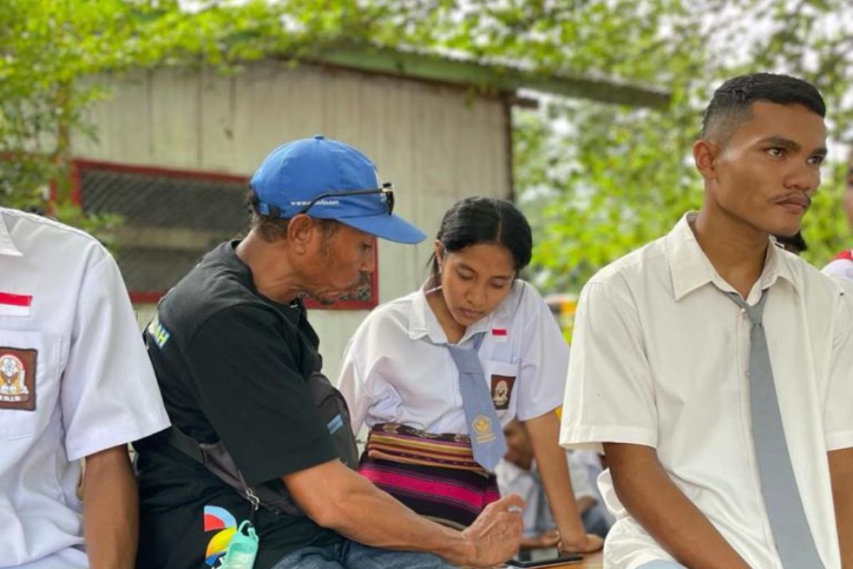 PLN edukasi bahaya listrik bagi pelajar di Pulau Adonara