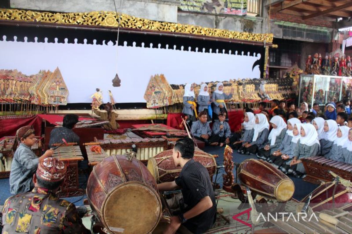 Dalang Bocah Festival organized to commemorate 2022 World wayang day