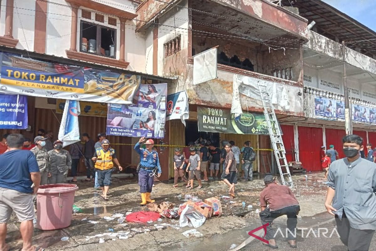 Toko bangunan di Palangka Raya terbakar