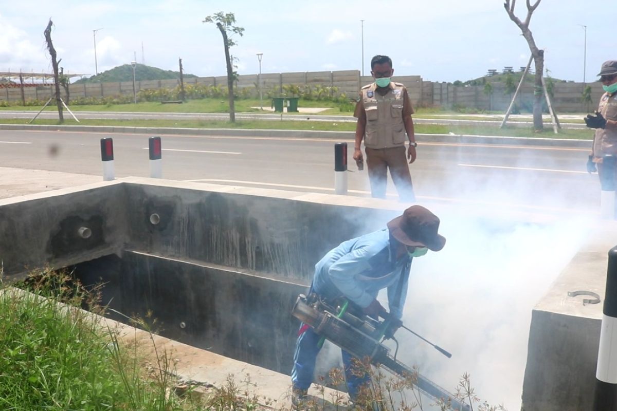 Dikes Lombok Tengah melakukan "fogging" di Kawasan Mandalika