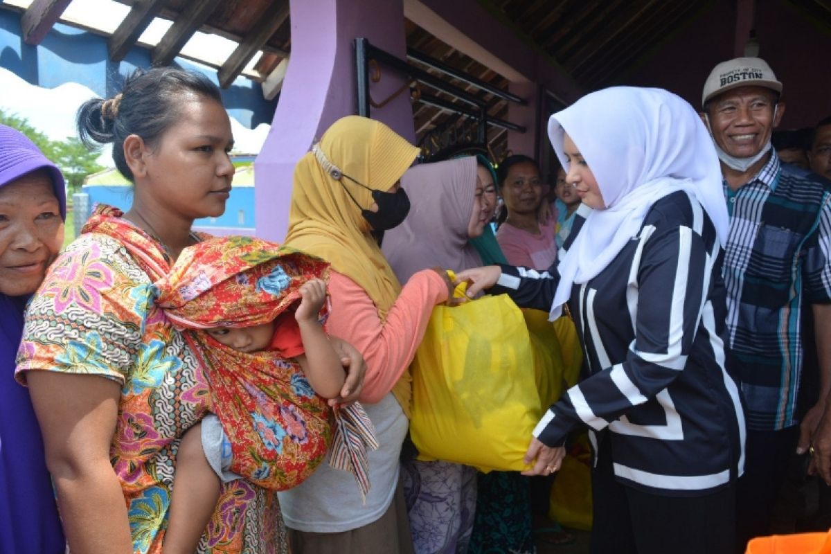 Korban bencana di Kabupaten Pekalongan terima bantuan dari pemda