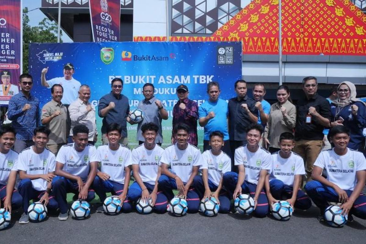 PTBA dukung program Gerakan Sejuta Bola di Sumsel