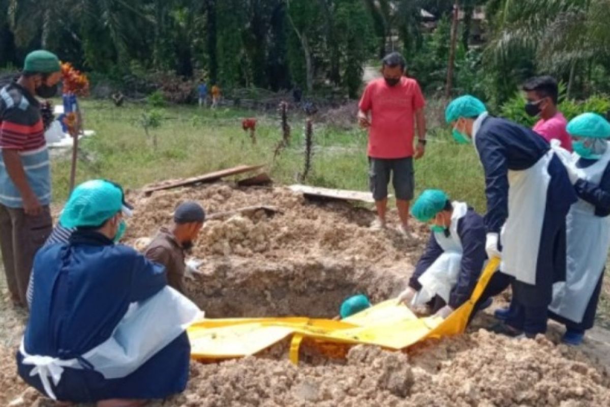 Polisi ungkap identitas korban dibakar dalam mobil di Mandau