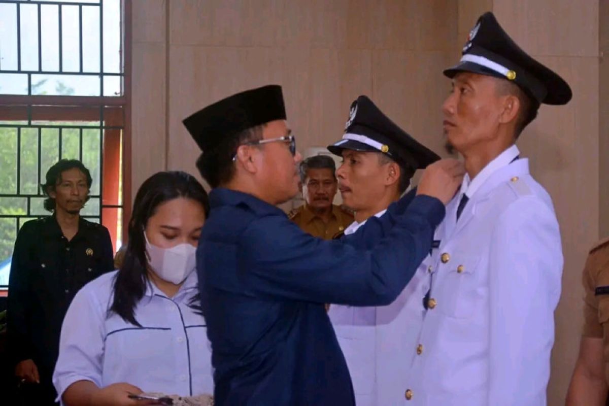 Bupati Morut lantik tiga kepala desa terpilih hasil Pilkades serentak tahun 2022