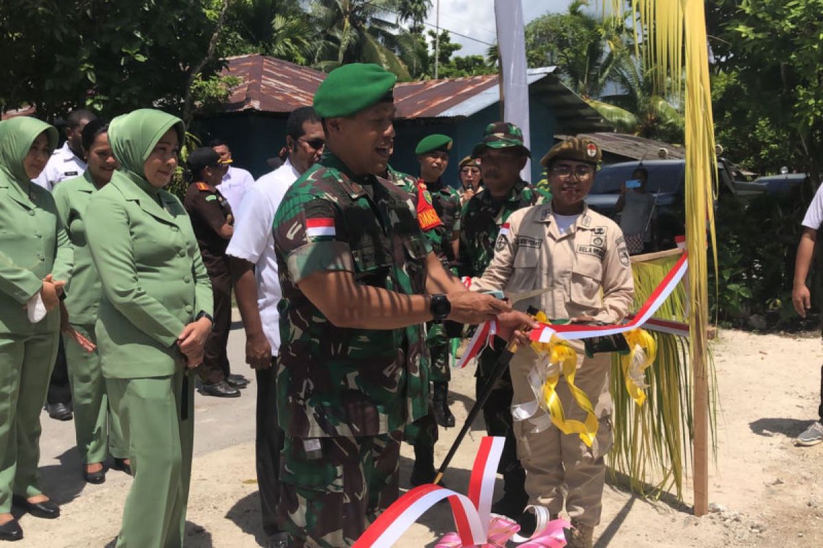 Satgas TMMD Kodim 1708 Biak bangun 10 rumah sehat