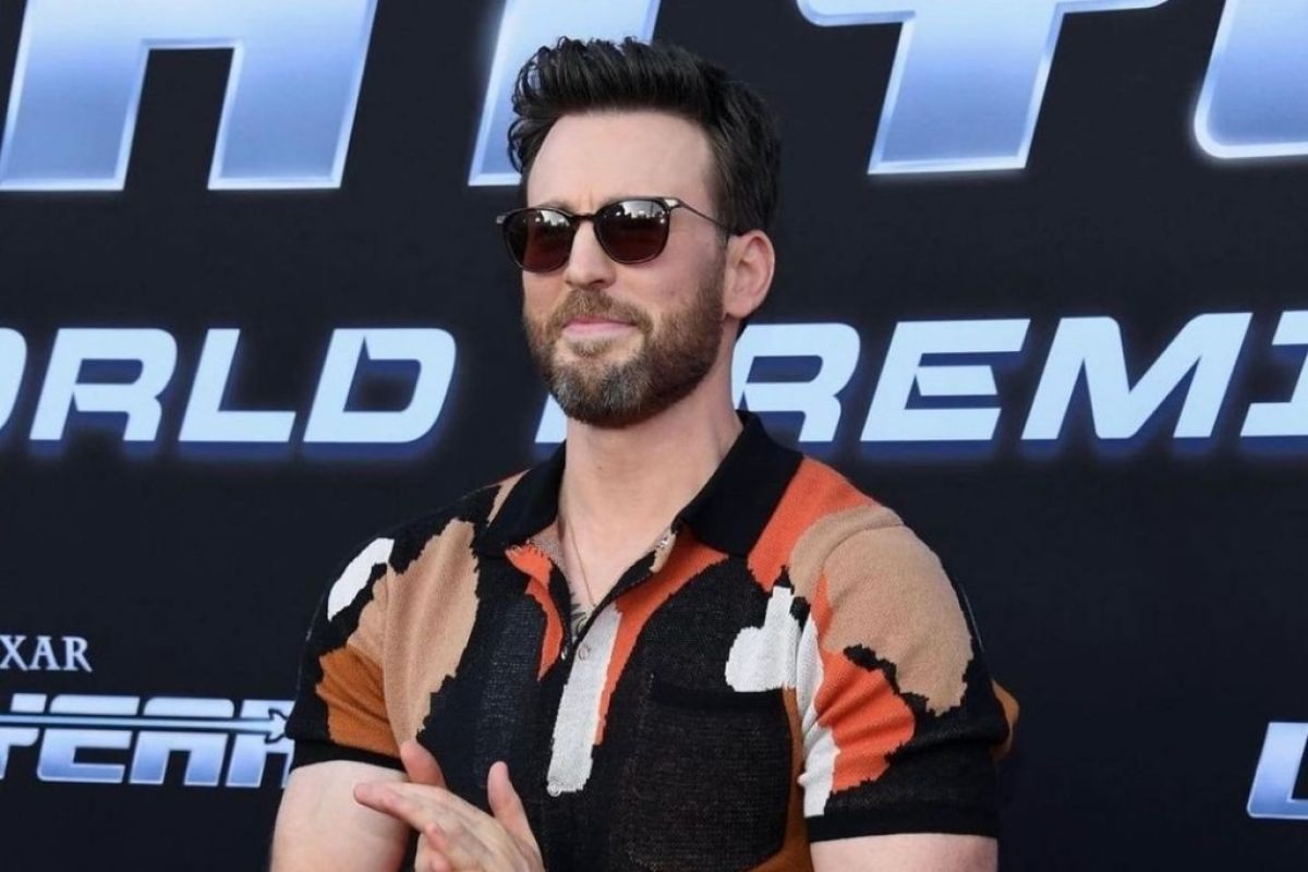 Sosok aktor Chris Evans yang baru saja dinobatkan sebagai pria terseksi 2022