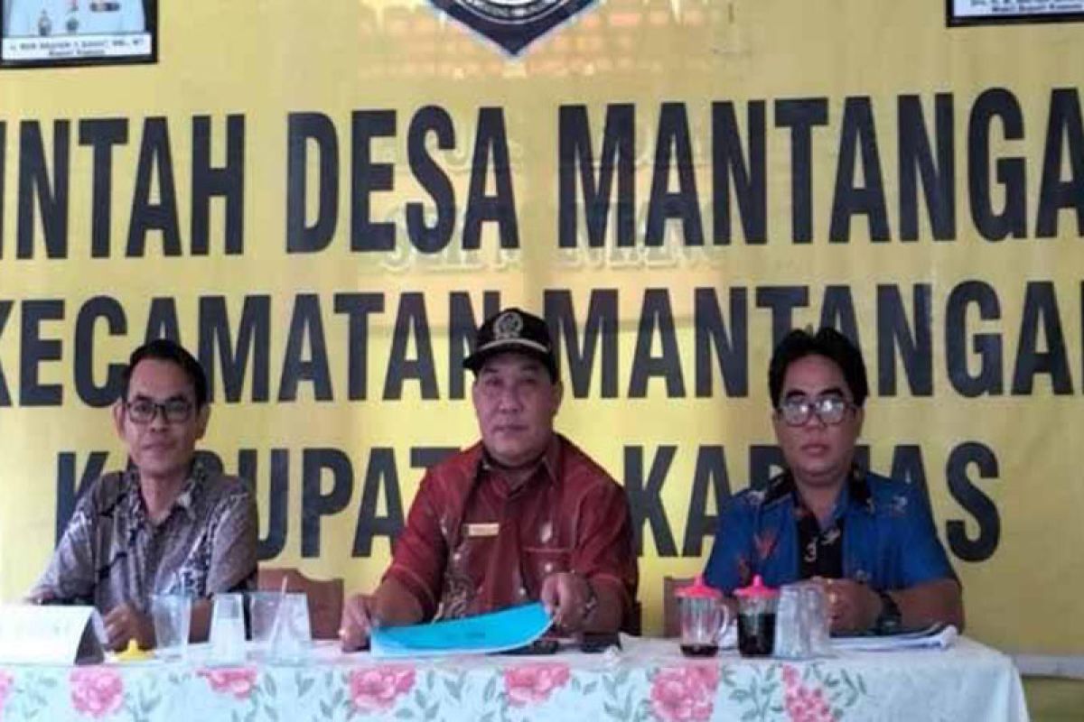 Pemkab Kapuas diminta beri perhatian terhadap jalan poros Mantangai Hilir