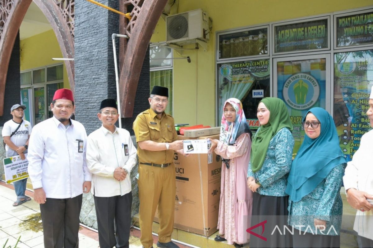 Baznas Kampar distribusikan zakat produktif