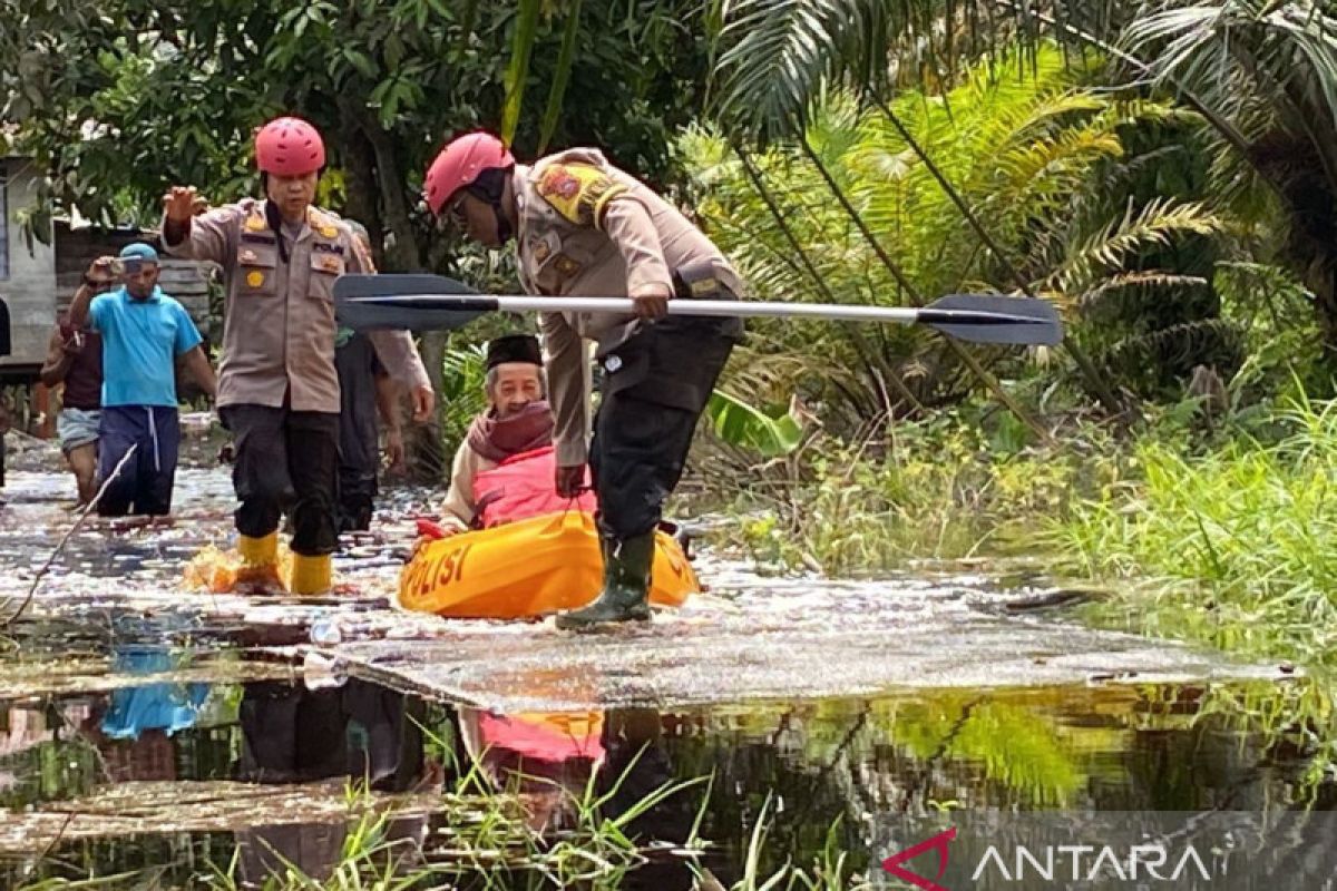 Ribuan rumah terendam banjir, Siak belum tetapkan siaga darurat