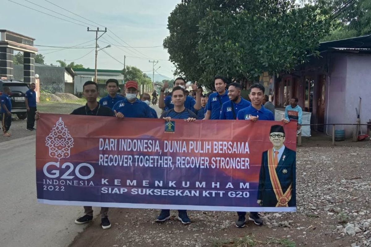 Imigrasi kampanyekan G20 lewat pembagian stiker