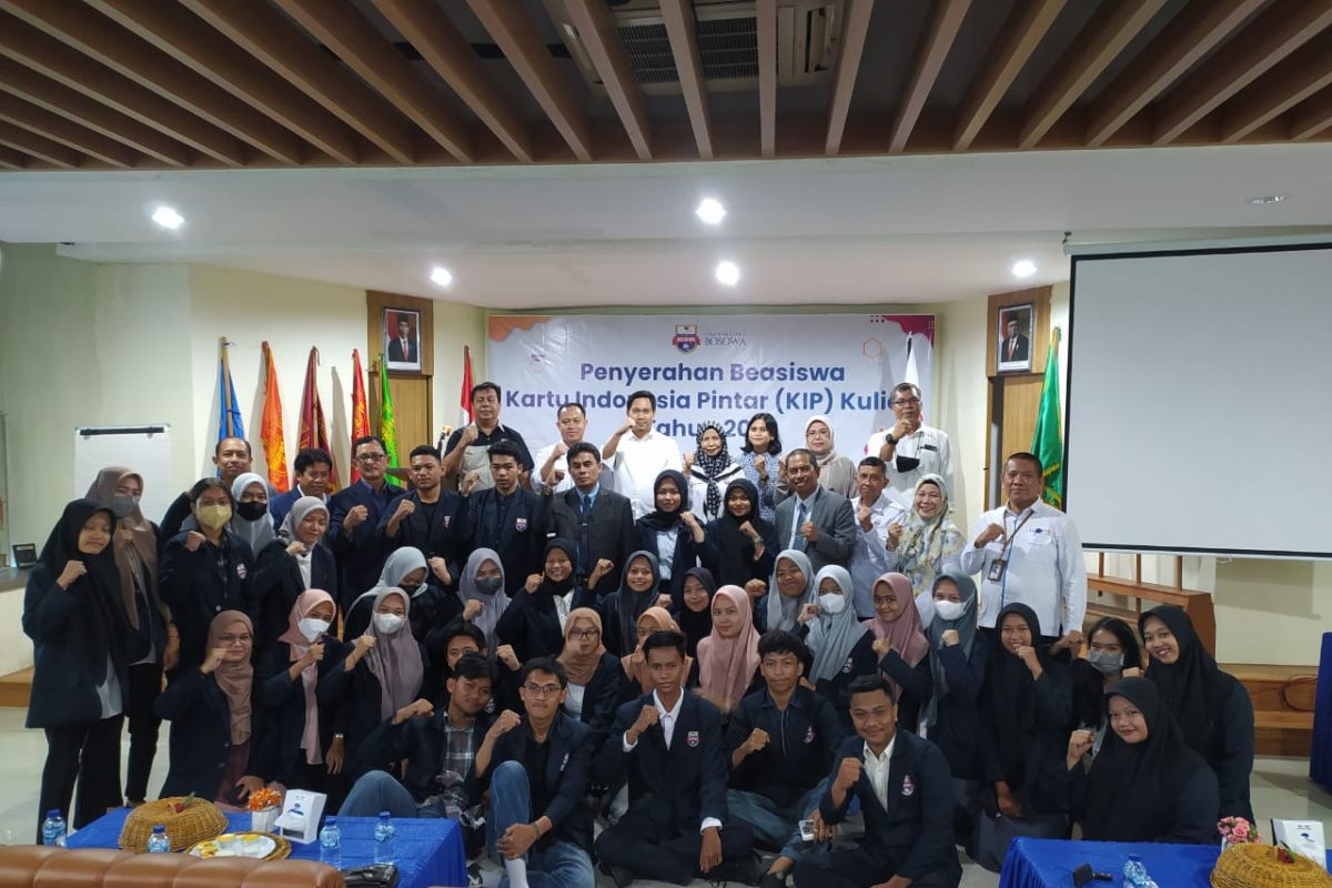 LLDIKTI wilayah IX salurkan beasiswa KIP untuk Mahasiswa Unibos Makassar