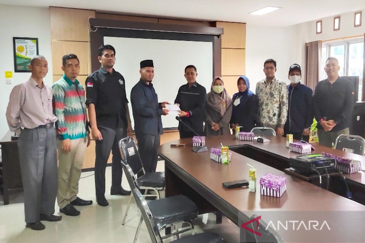 Anggota DPR RI bantu biaya pendidikan 48 mahasiswa UMPR