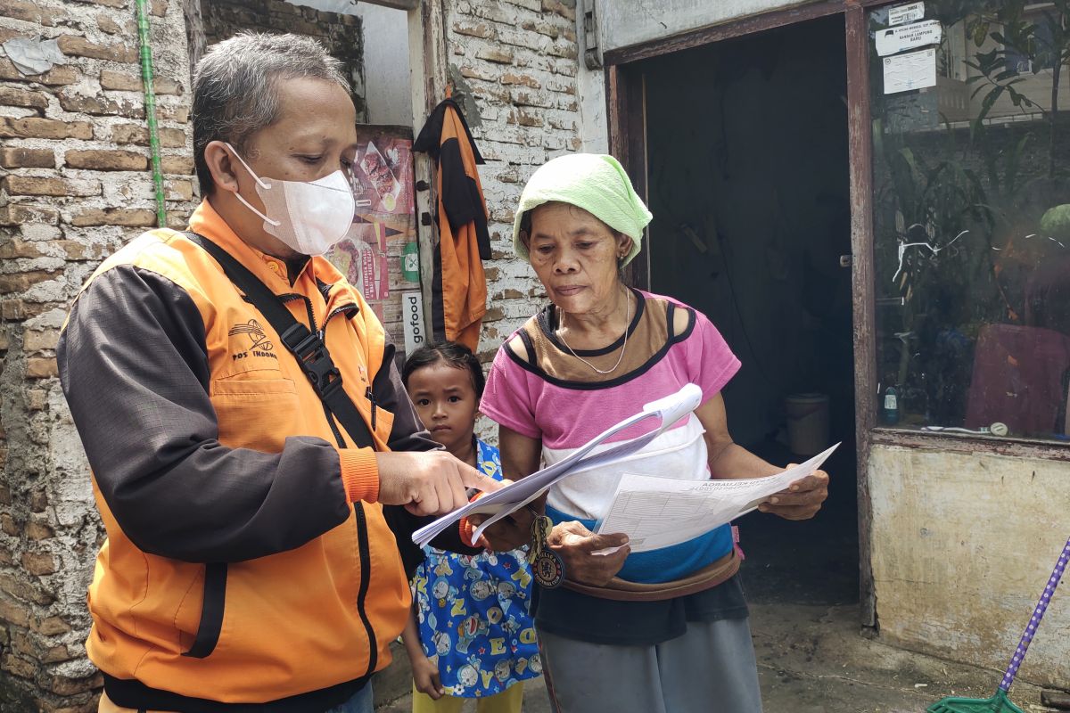 Kantor Pos Bandarlampung salurkan bantuan BLT, BBM, PKH tahap dua