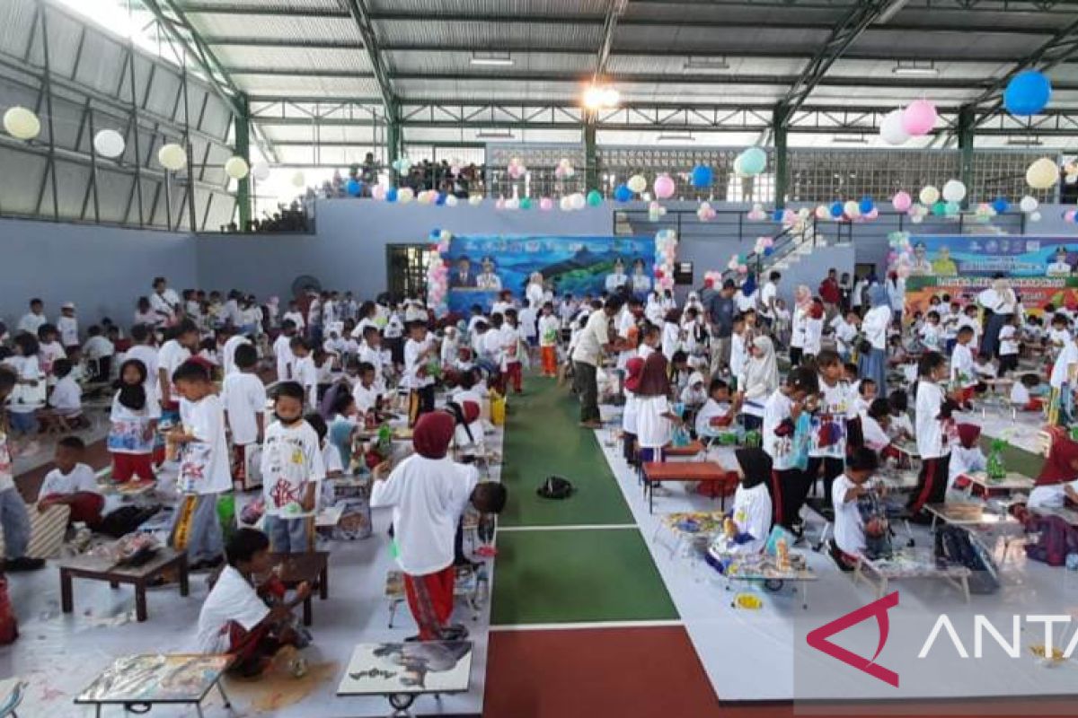 700 anak ikut lomba melukis  rangkaian Harkanas di Parigi Moutong