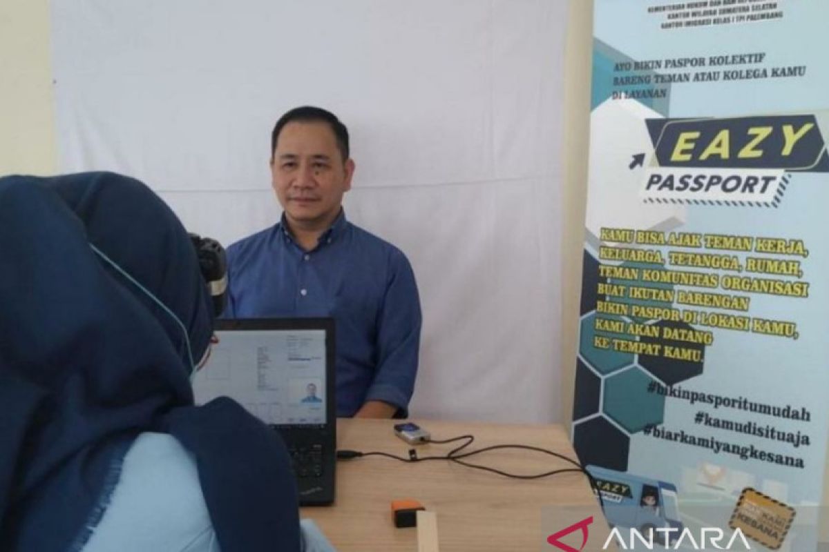 Imigrasi Palembang melakukan pelayanan "eazy passport" di enam kabupaten