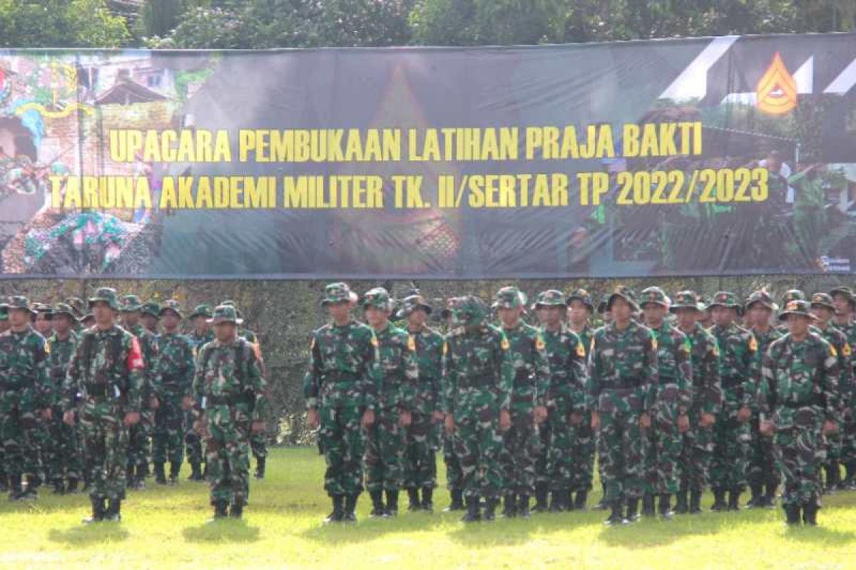 Laihan Praja Bakti Taruna Akmil Tingkat II di Temanggung