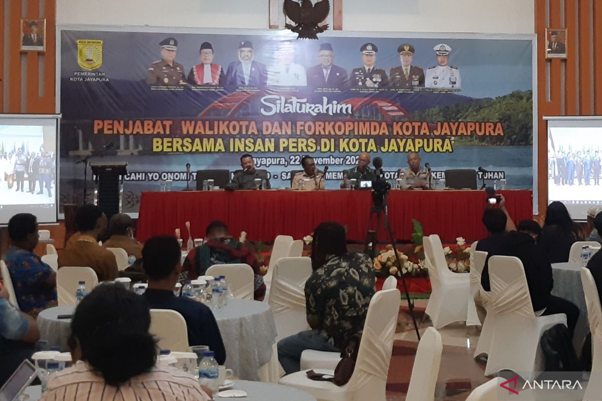 Pj Wali Kota Frans Pekey berharap insan pers turut bangun Kota Jayapura