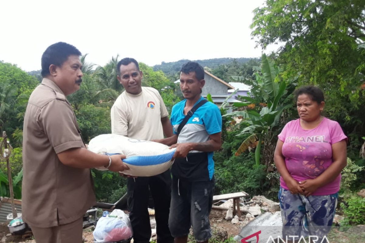 BPBD sebut baru tiga KK  terima bantuan gempa di Kupang