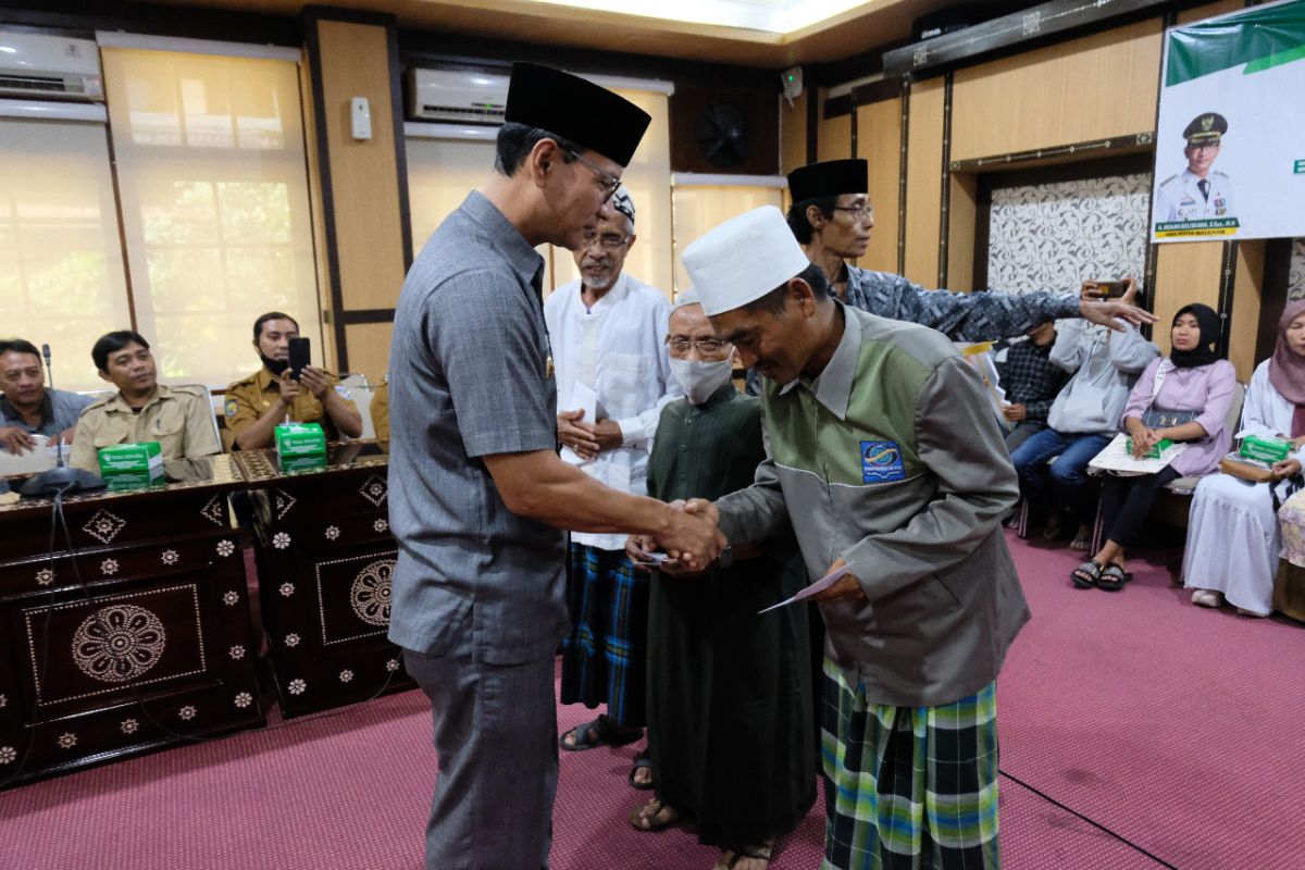 Baznas Mataram menyalurkan bantuan Rp594 juta