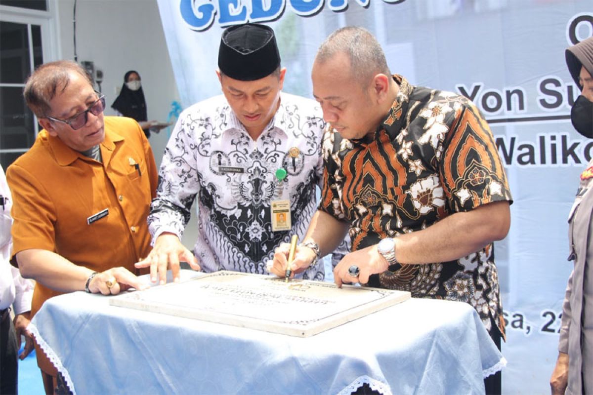 Jelang Hari Guru, Pemkot Tegal resmikan Gedung PGRI