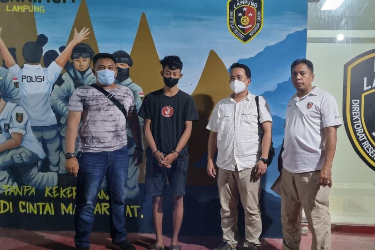 Tersangka kasus curas yang sempat kabur dari RS, akhirnya menyerahkan diri ke Polda Lampung