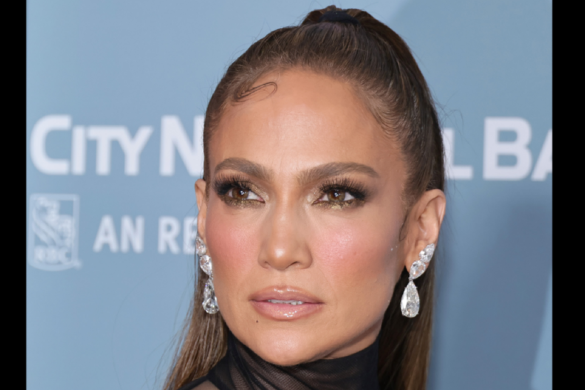 Jennifer Lopez hapus semua unggahan di Instagram, ganti profil dengan warna hitam