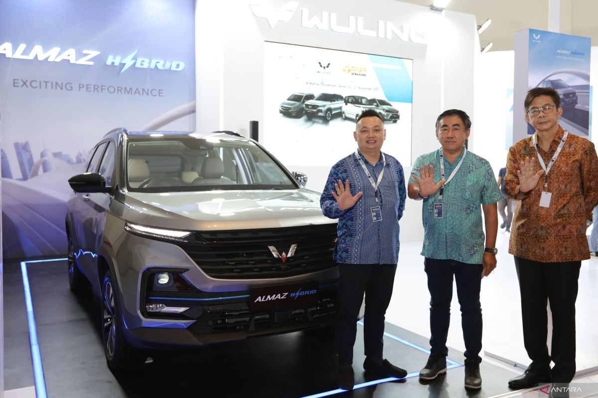 Wuling pamerkan Almaz Hybrid di GIIAS Semarang