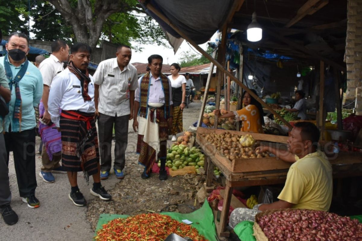 Pejabat Wali Kota Kupang pantau harga kebutuhan pokok