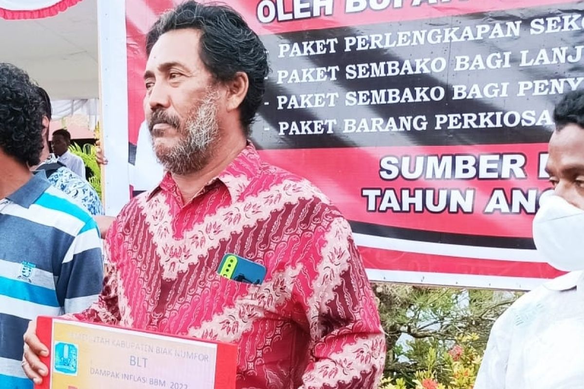 Pemkab Biak  salurkan BLT BBM pengendalian inflasi