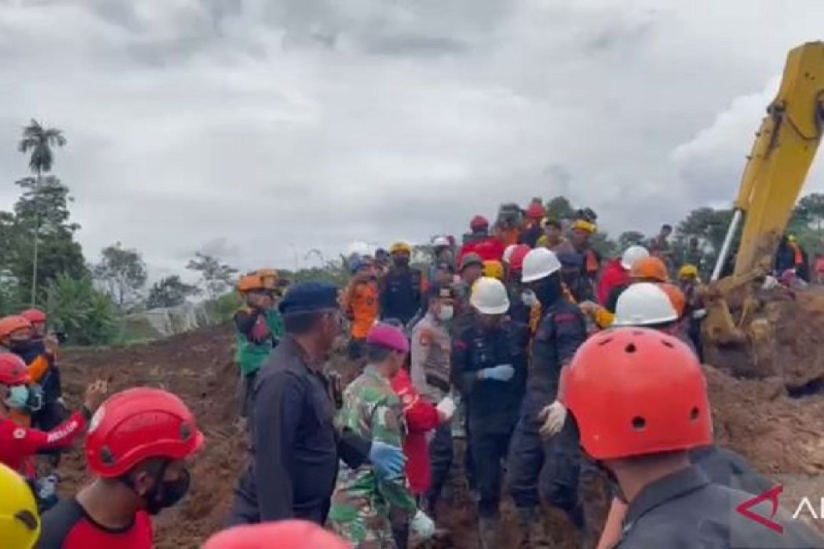 TiM SAR temukan lagi empat jenazah korban gempa di Cijedil pada hari ke-6