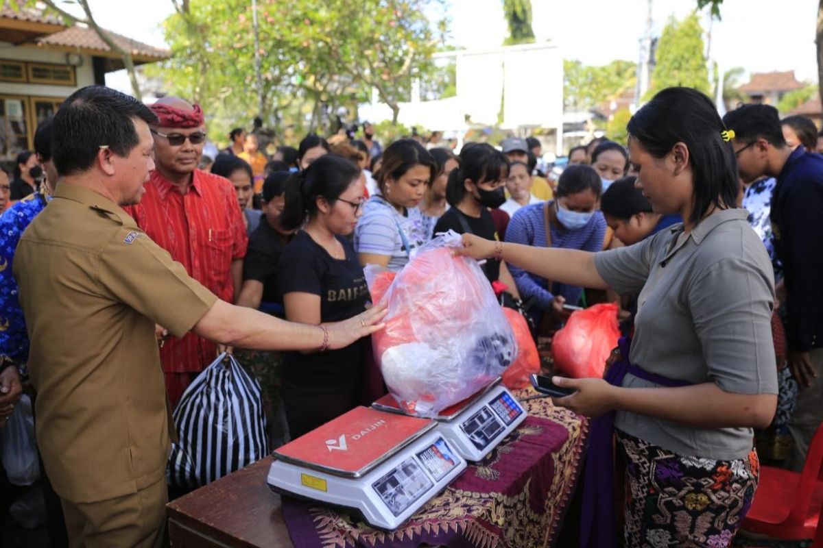 Aplikasi bank sampah bantu tangani sampah desa